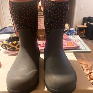 Bogs girls size 2 Black and Pink Polka Dot Rain Boots